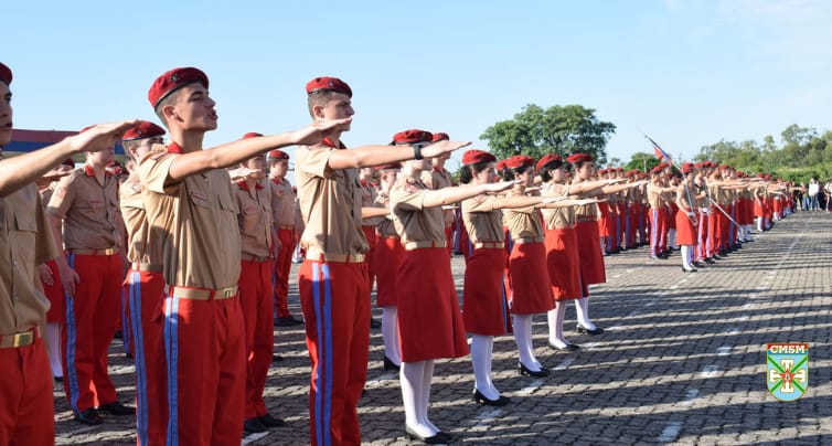 Entrega da boina garança aos novos alunos