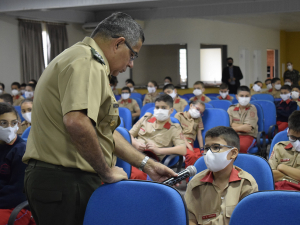 Comandante da Divisão Encouraçada prestigia promoção do Batalhão Escolar