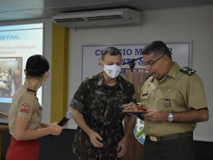 Comandante da Divisão Encouraçada prestigia promoção do Batalhão Escolar