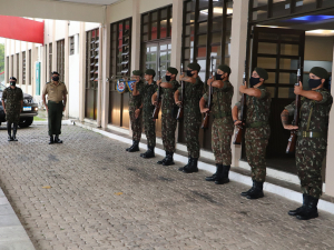 Comandante da Divisão Encouraçada prestigia promoção do Batalhão Escolar