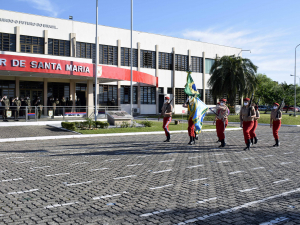  Colégio do Vagão recebe visita do Cmt da Divisão Encouraçada